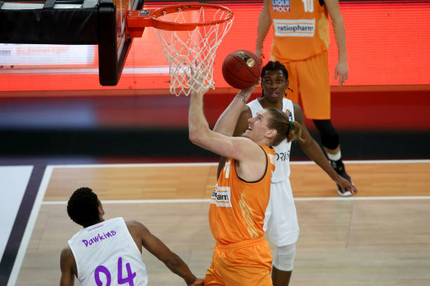 本赛季他在 本赛季他在