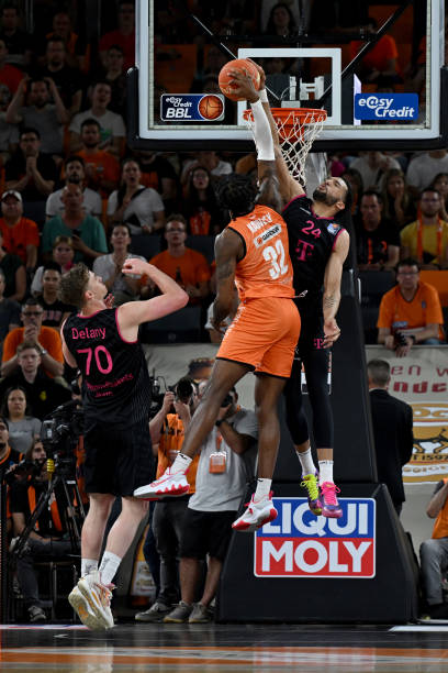 多的媒体关 多的媒体关