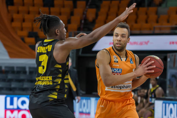 同时在发球 同时在发球